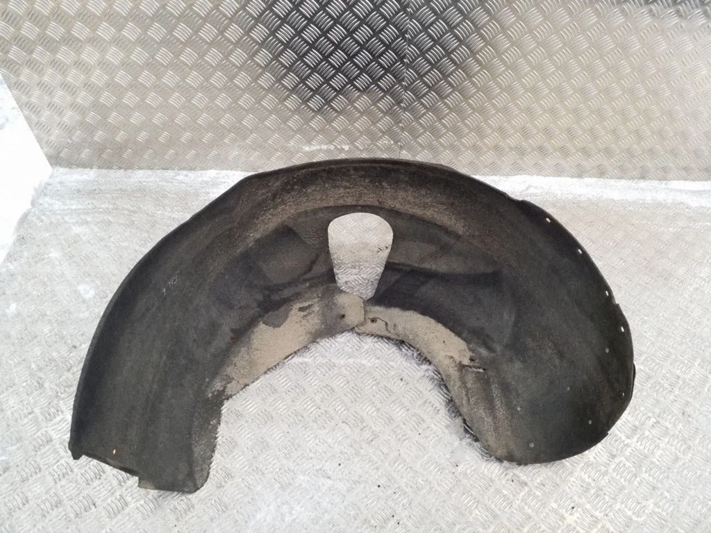 Rear arch fender liner splash guards – left