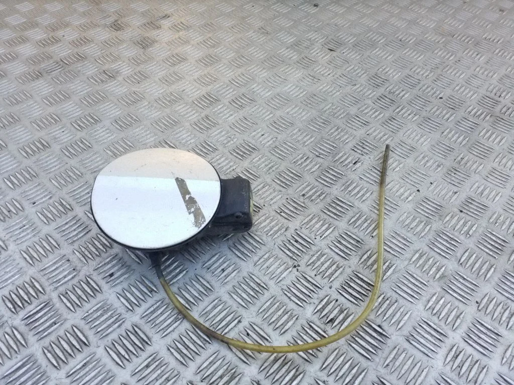 Kütusepaagi kork 031302