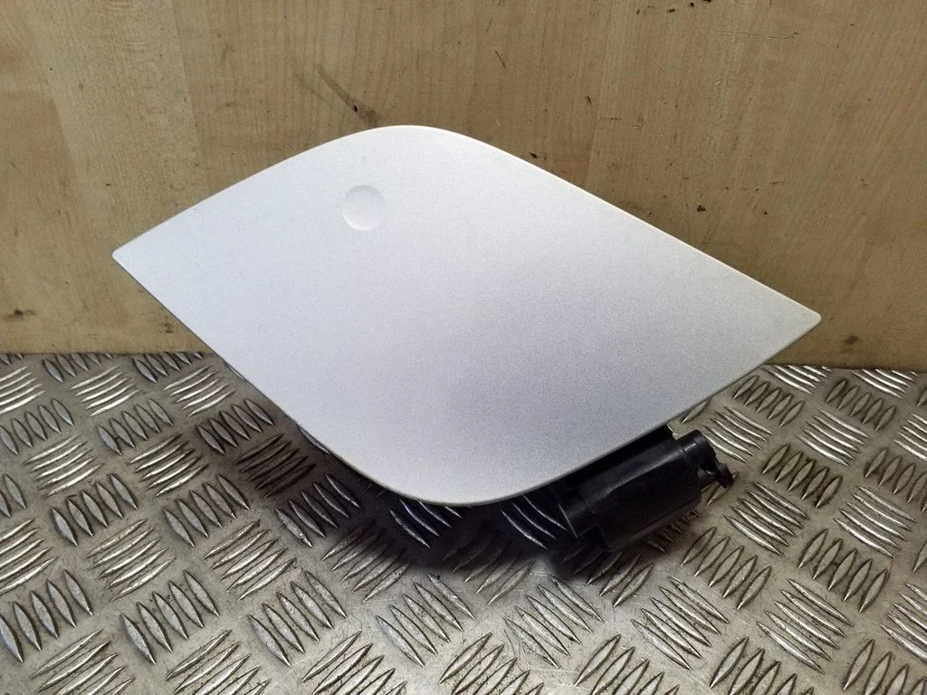 Klapka wlewu paliwa BM51A27936AE