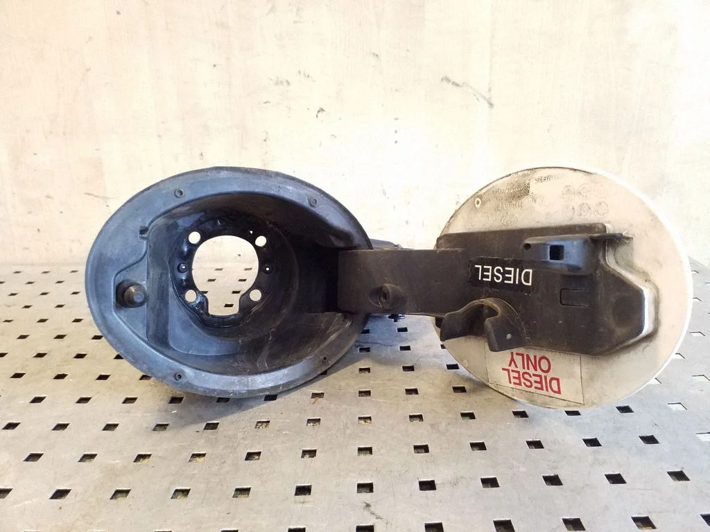 Kütusepaagi kork 815963Z300