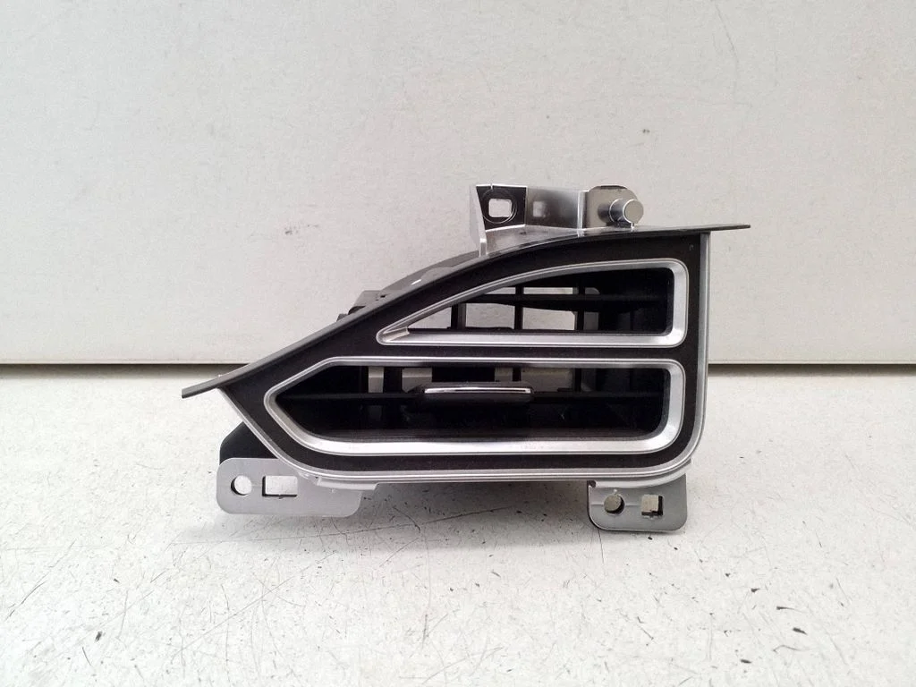Armatuurlaua keskmine õhutusrest – Tesla Model S (2012-)