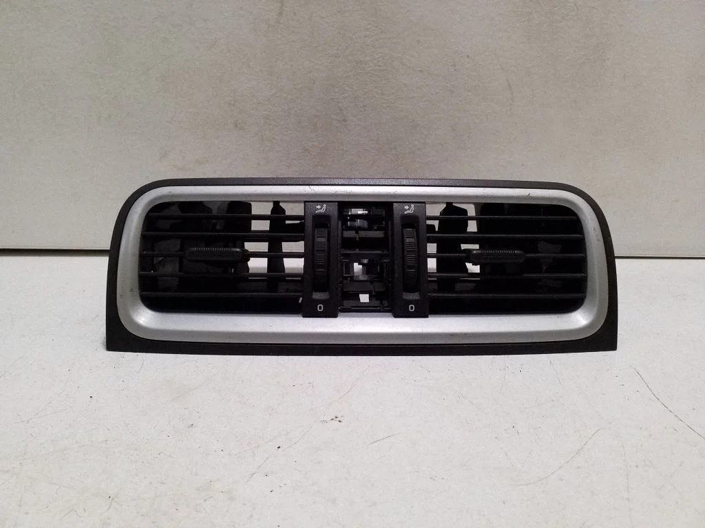 Dash center air vent grill 5J0820951C