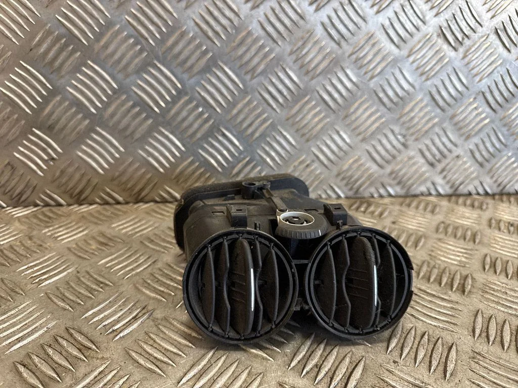Dash center air vent grill 5M0819062