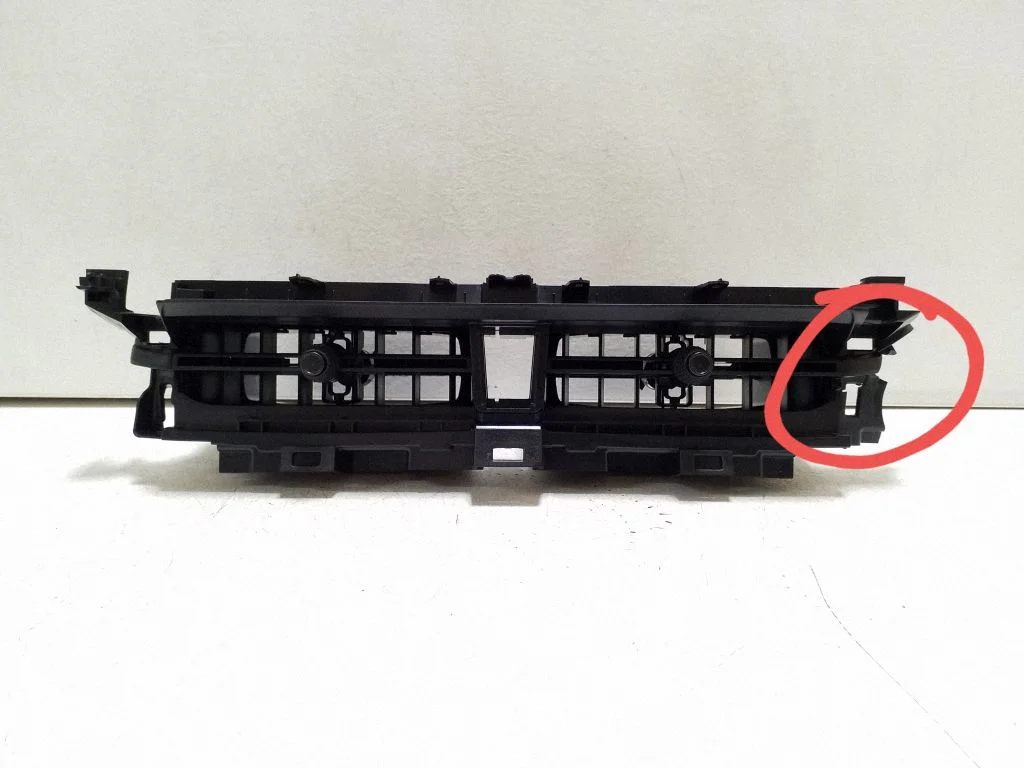 Dash center air vent grill FC56414060