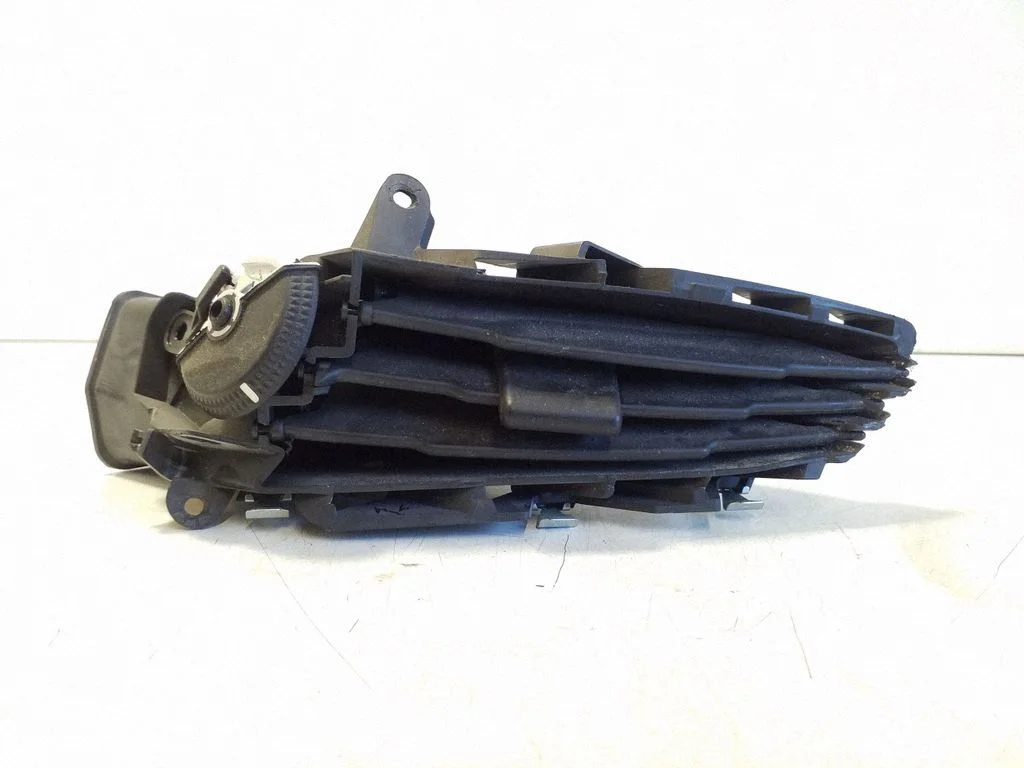 Dash center air vent grill BK21V018B09