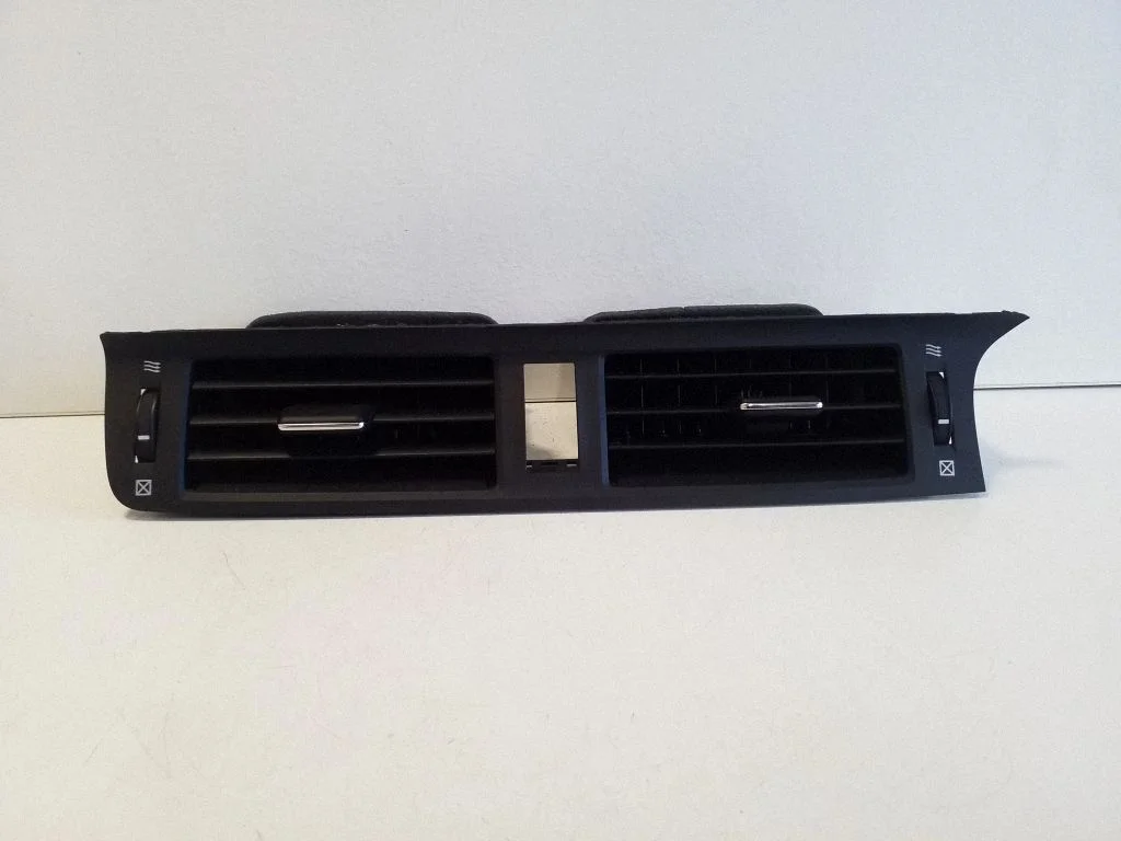 Dash center air vent grill 5567076020