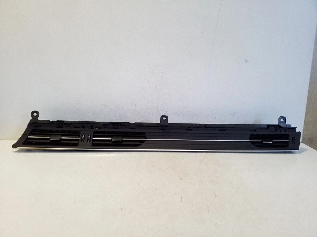 Dash center air vent grill 4K2820901
