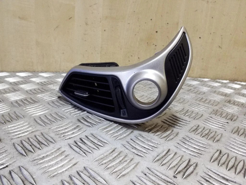 Armatuurlaua keskmine õhutusrest 974202S950TAN