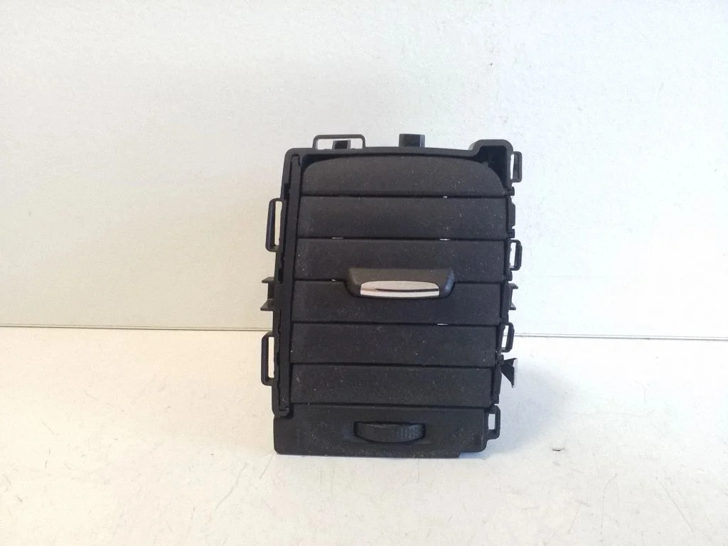 Dash center air vent grill – right
