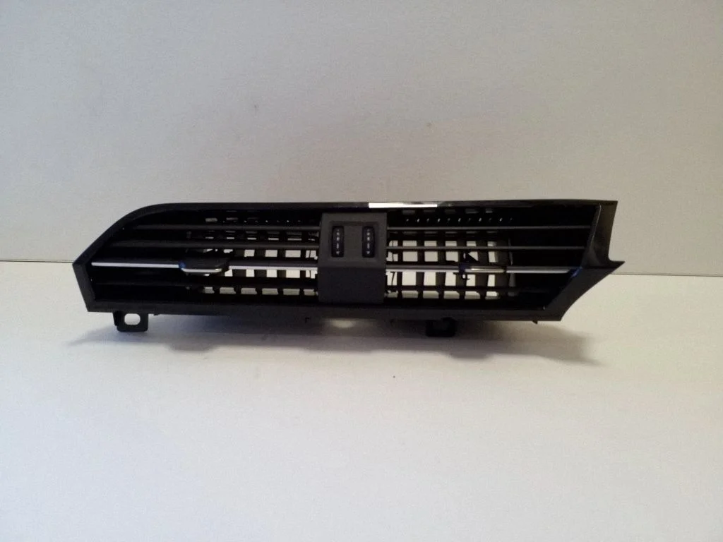 Dash center air vent grill 83C820903