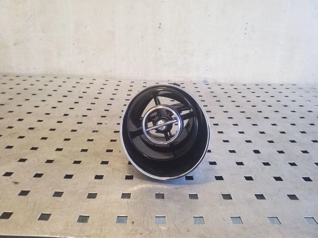 Armatuurlaua keskmine õhutusrest AW9319K617AE