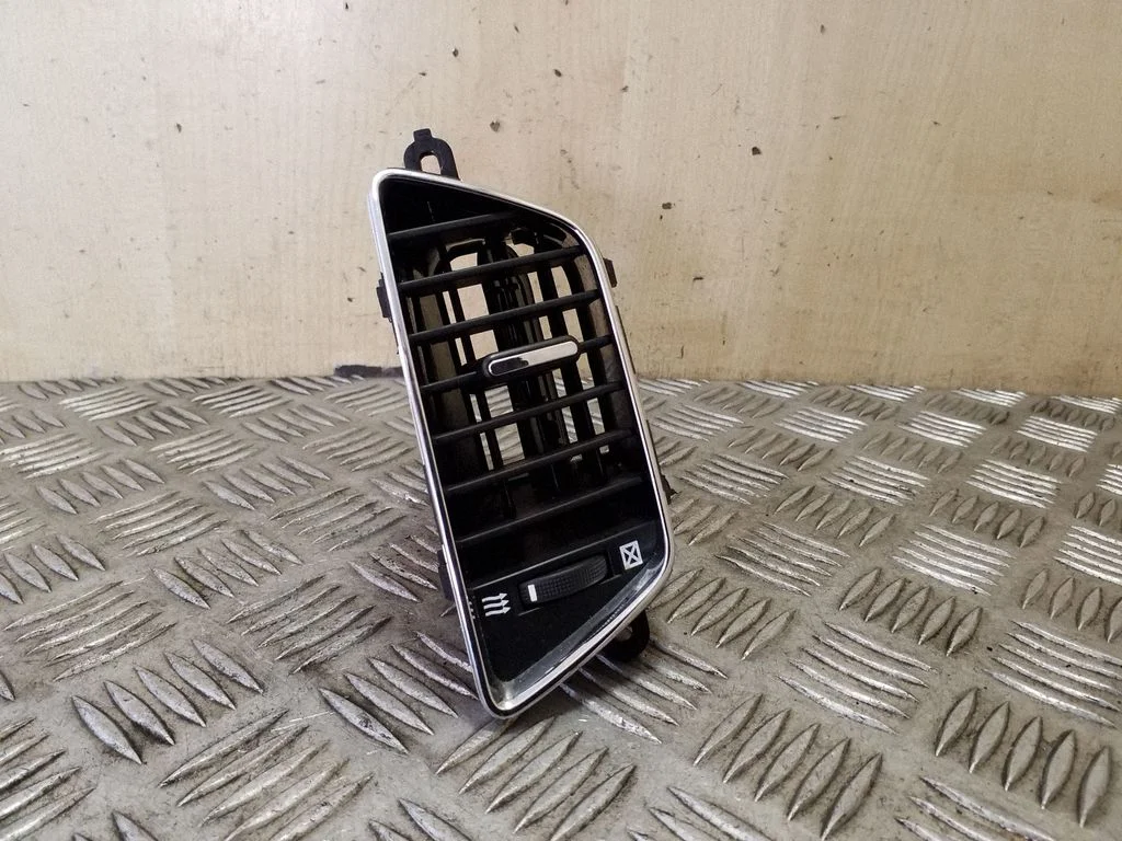 Dash center air vent grill 96962074