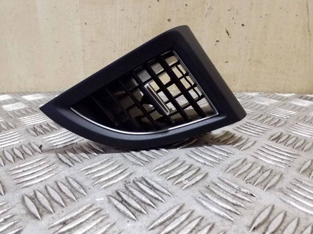 Dash center air vent grill 77610TOAPO