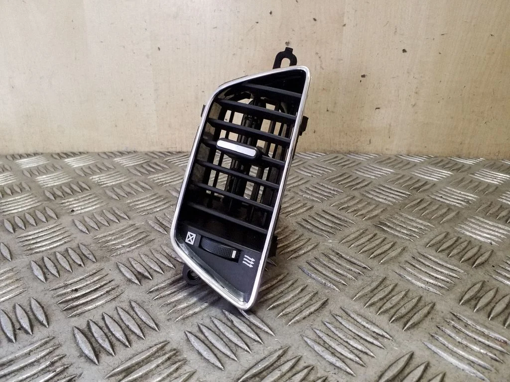 Dash center air vent grill 96962073