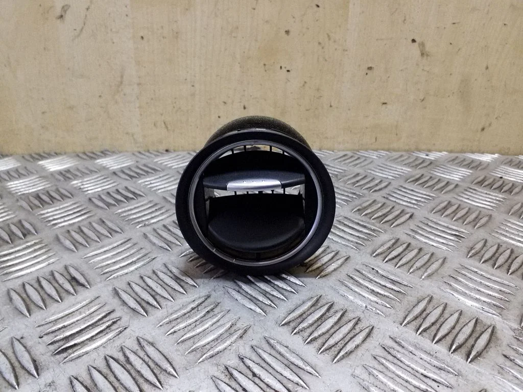 Dash center air vent grill – right