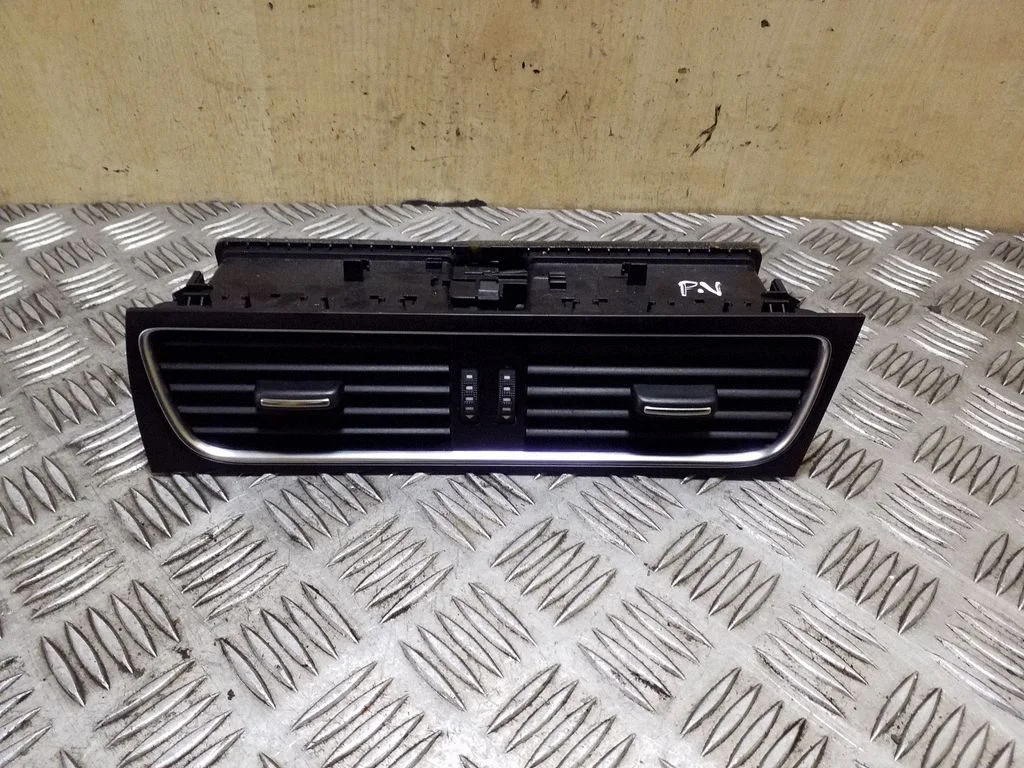 Dash center air vent grill – Audi A4 Allroad B8 (2008-2016)