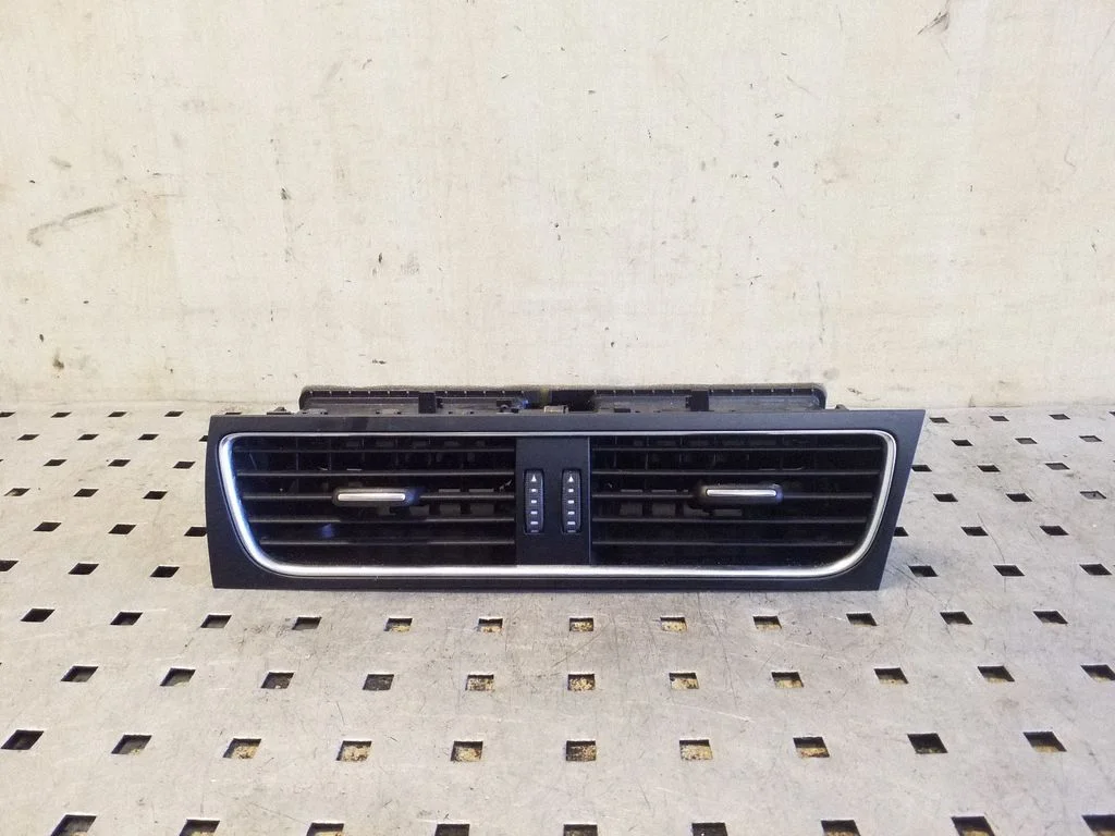 Dash center air vent grill – Audi A4 Allroad B8 (2008-2016)