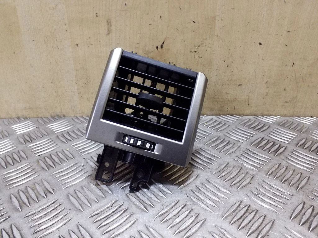 Dash center air vent grill JBD500170XXX