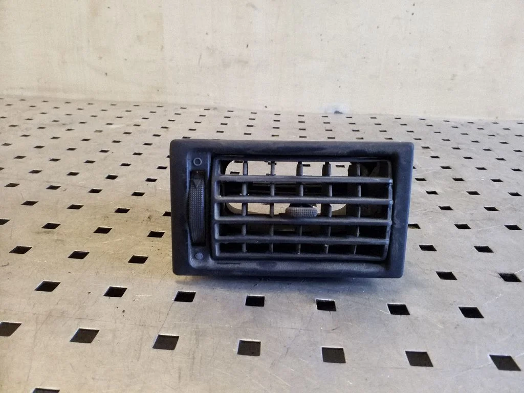 Dash center air vent grill 7D1819703