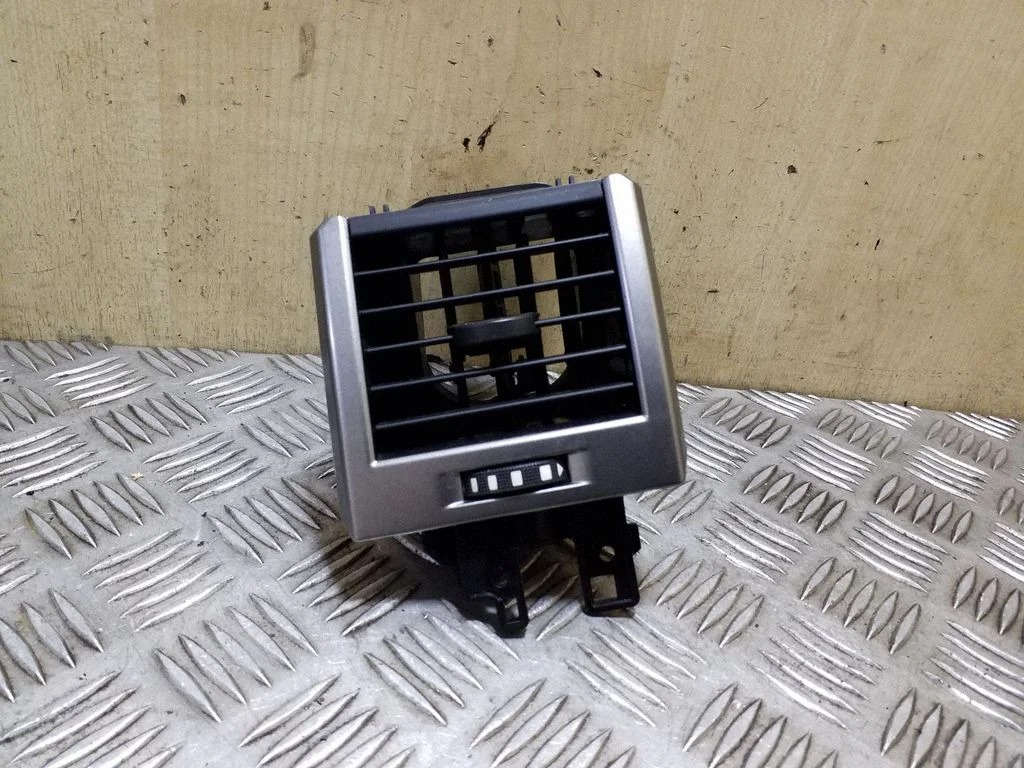 Dash center air vent grill JBD500160XXX