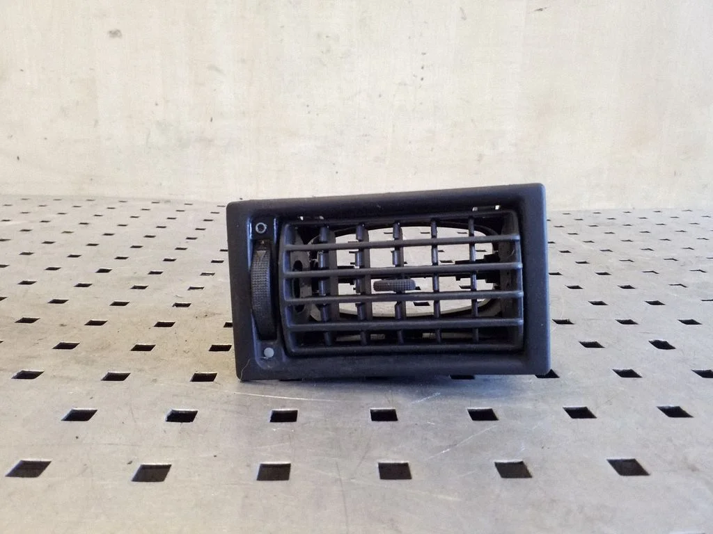 Dash center air vent grill 7D1819703