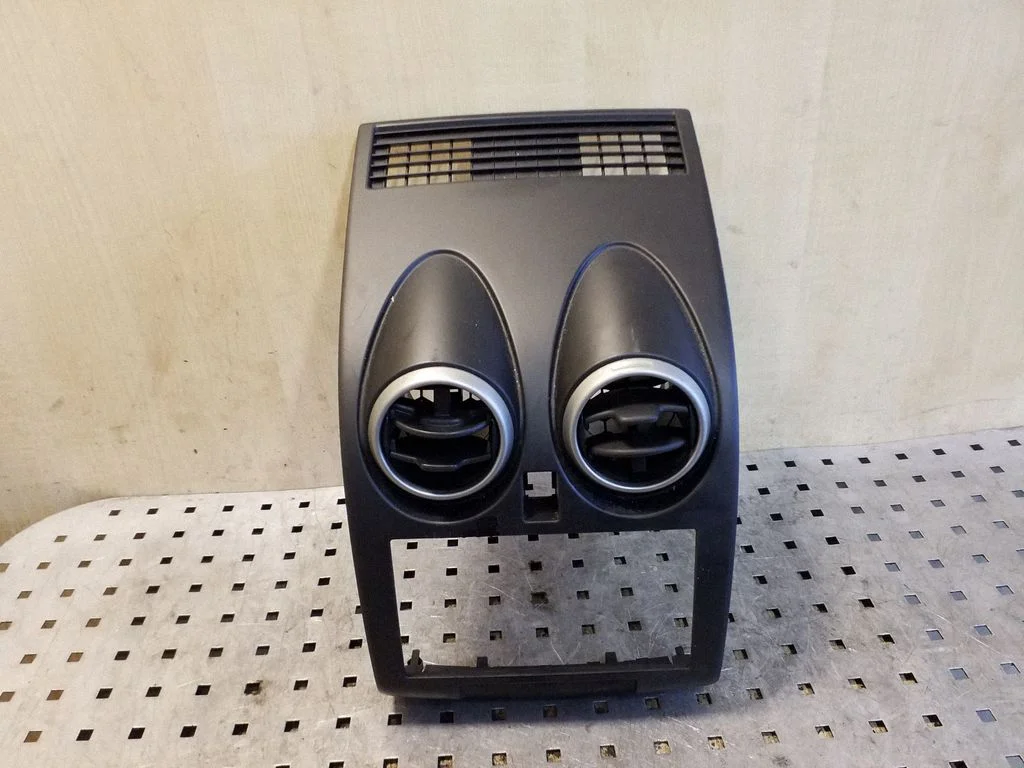 Dash center air vent grill 68760JD10A