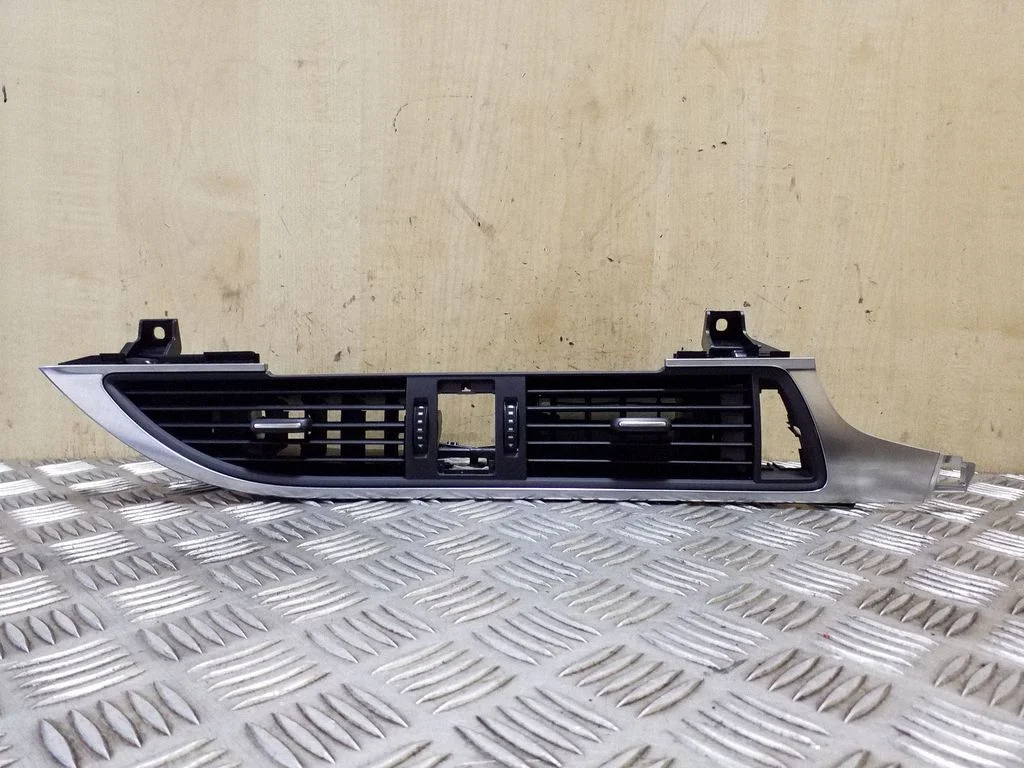 Centrālās gaisa restītes – Audi A6 S6 C7 4G (2011-2018)