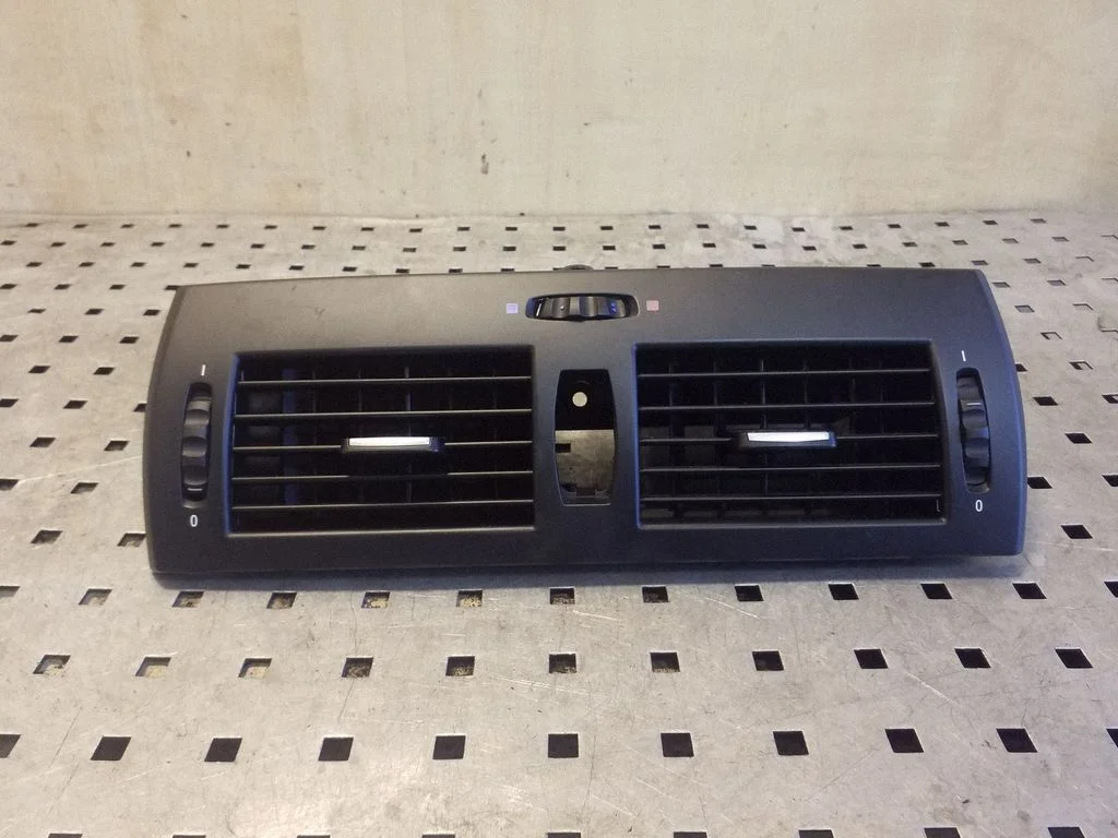 Centrālās gaisa restītes – BMW X3 E83 (2003-2010)