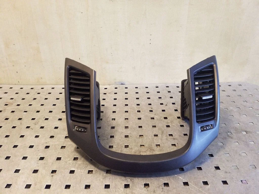 Dash center air vent grill – Chevrolet Orlando (2011-)
