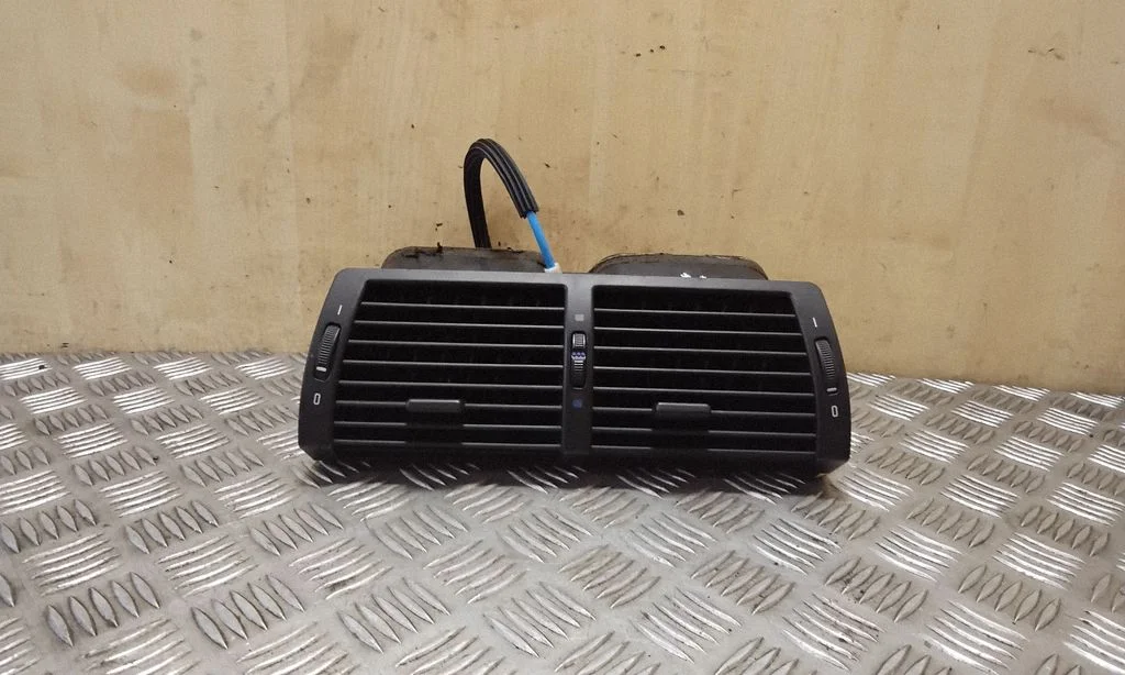 Dash center air vent grill 64228402221
