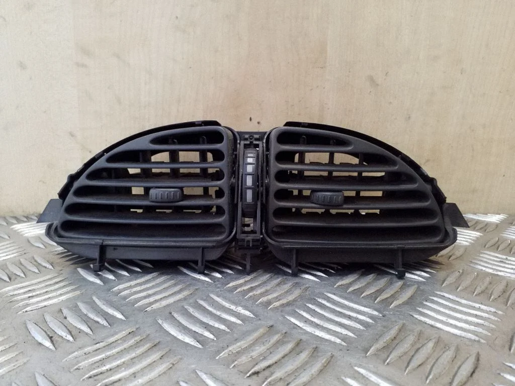 Dash center air vent grill 963261727A