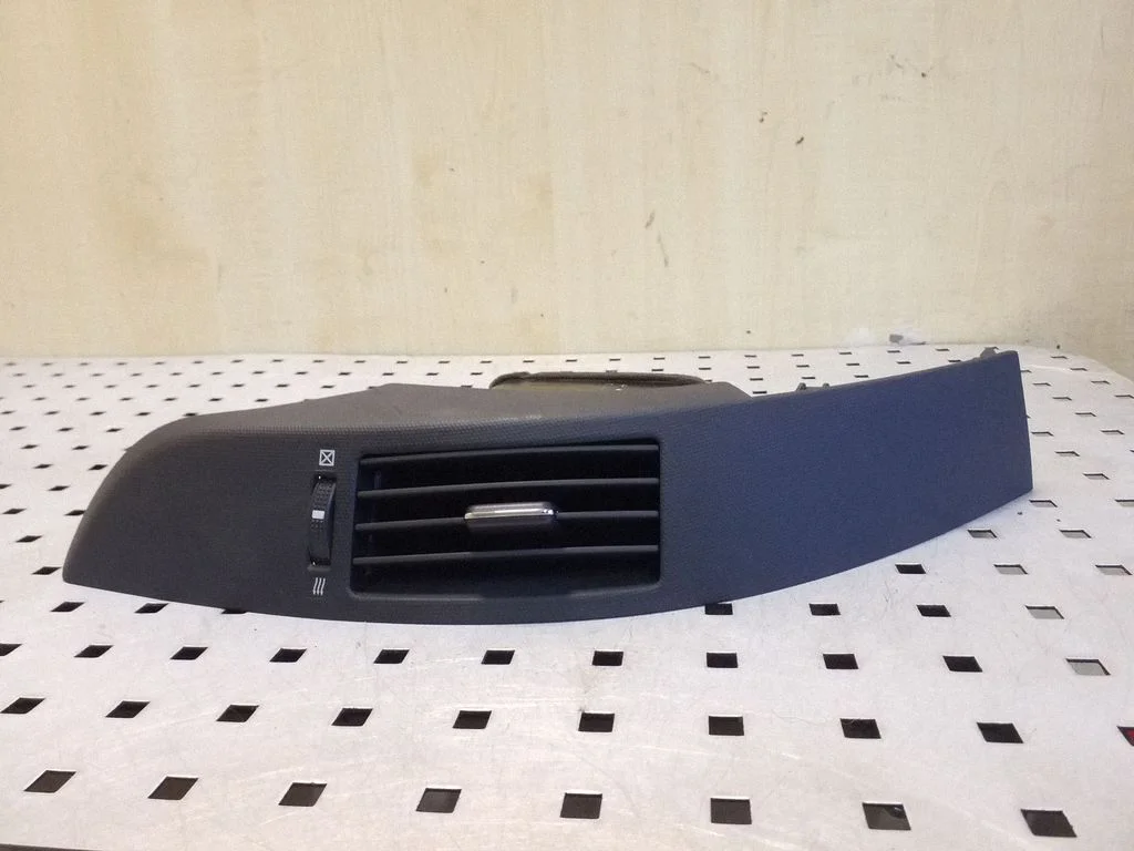 Centrālās gaisa restītes – Toyota Corolla Verso AR10 (2004-2009)