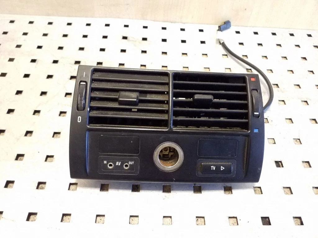 Dash center air vent grill – BMW X5 E53 (1999-2006)
