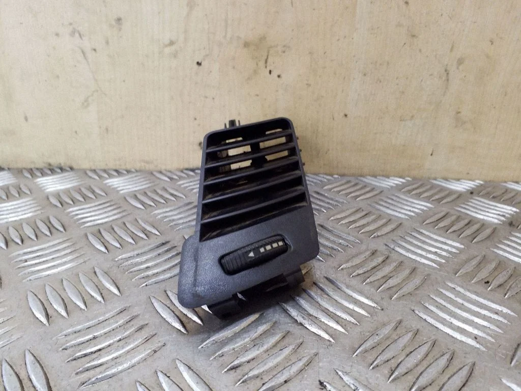 Dash center air vent grill A9068300354