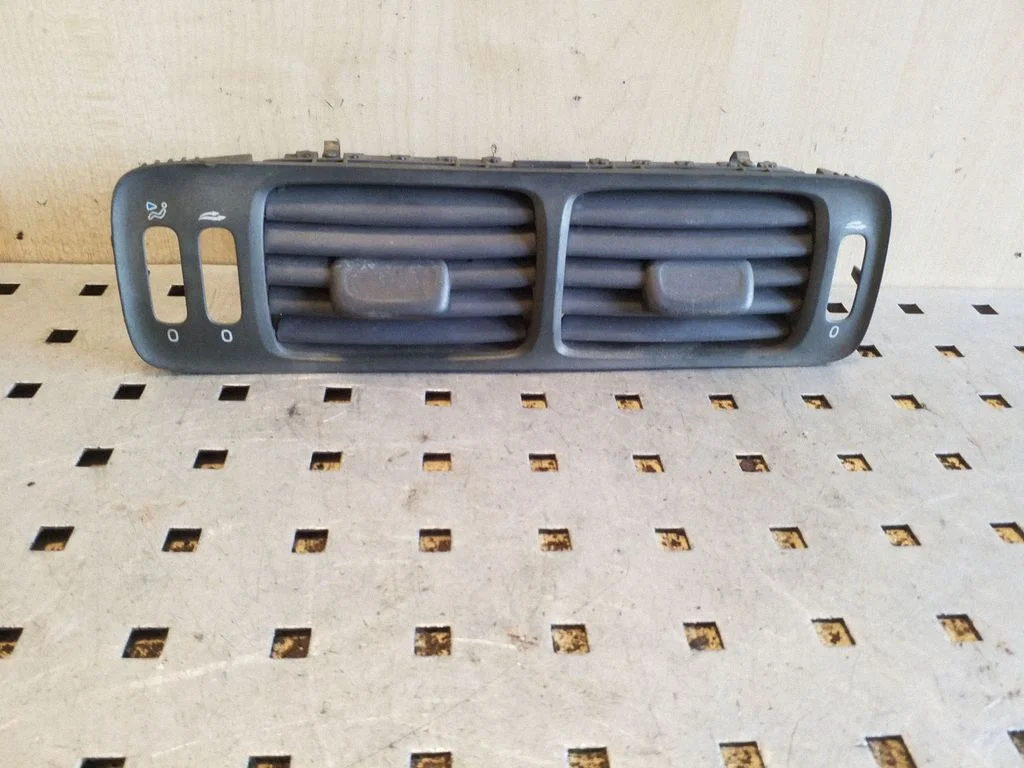 Dash center air vent grill 9481651