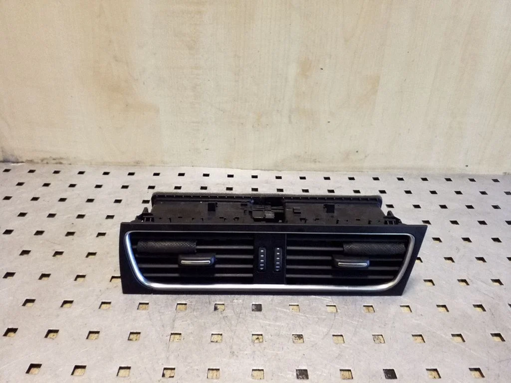 Dash center air vent grill – Audi A4 Allroad B8 (2008-2016)