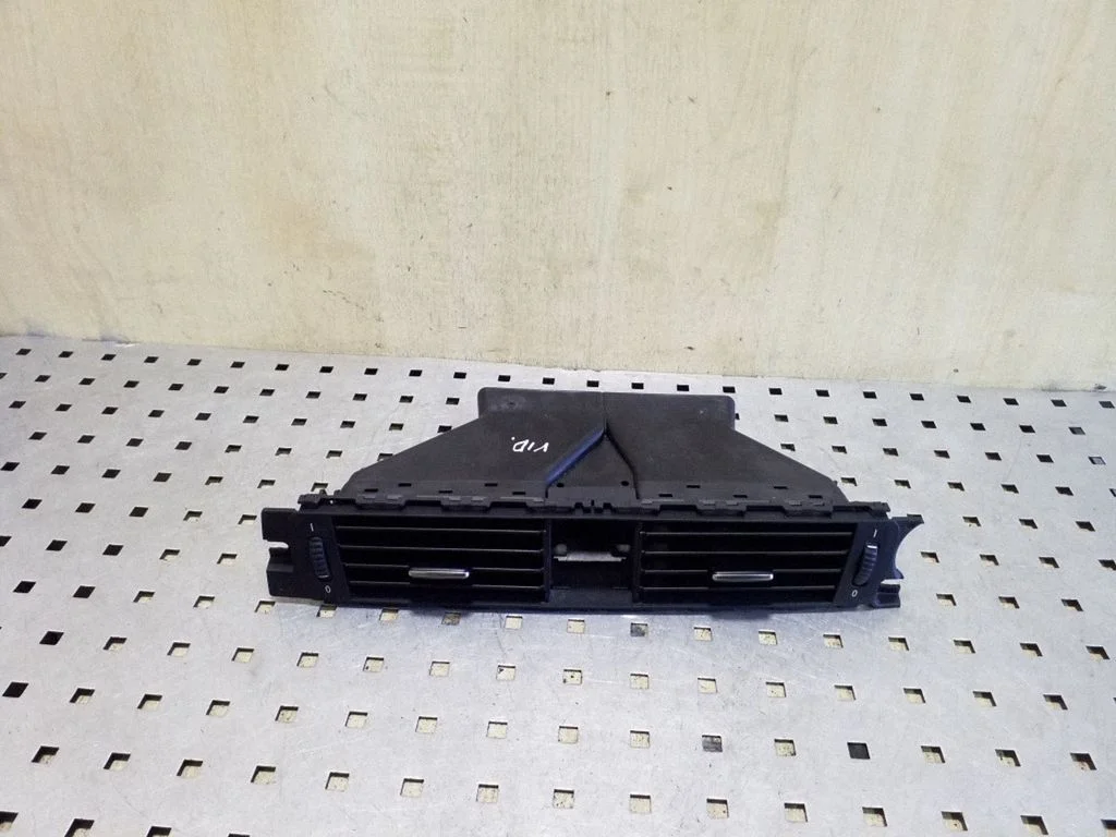 Dash center air vent grill 64229151174