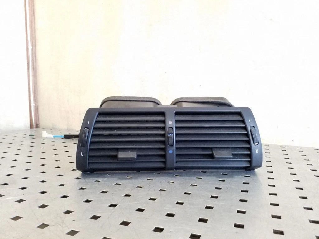 Dash center air vent grill 64228402221
