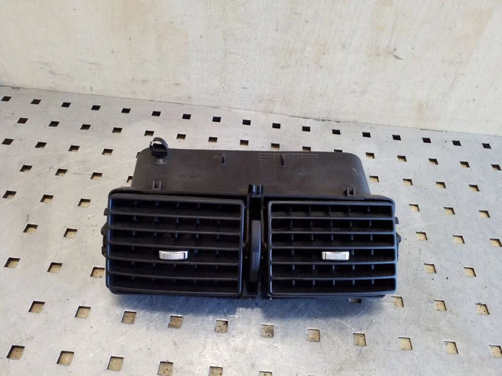 Dash center air vent grill – Peugeot 307 (2005-2008)