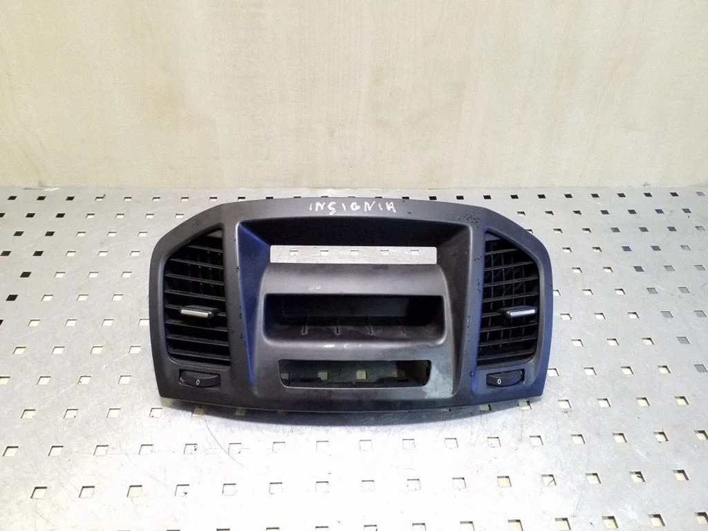 Dash center air vent grill – Opel Insignia A (2008-2017)