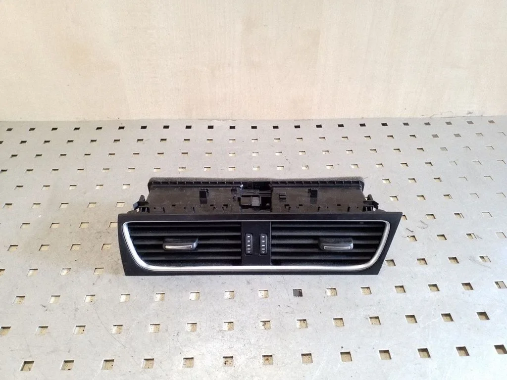 Dash center air vent grill – Audi A4 Allroad B8 (2008-2016)