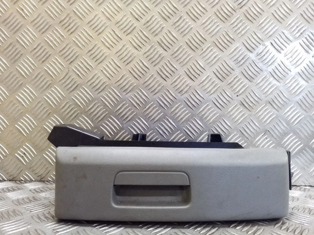 Glove box 1K0882599B