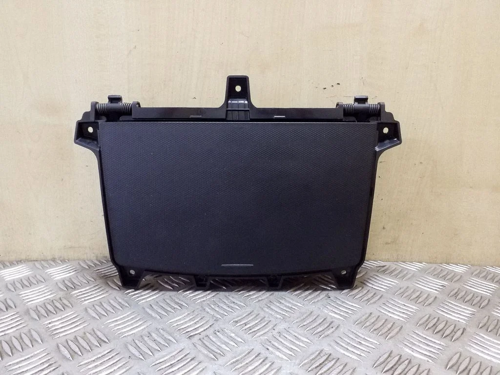 Glove box GN221055