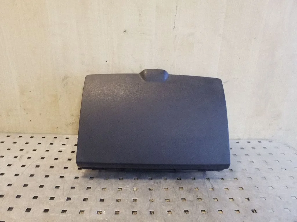 Glove box