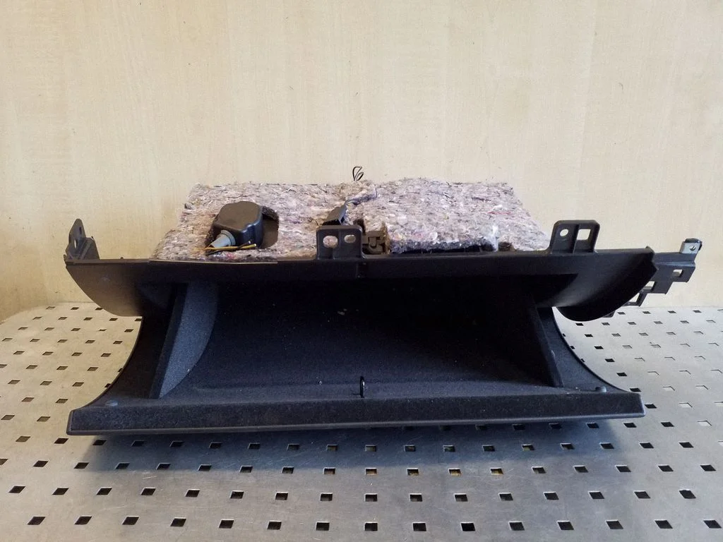 Glove box – Jaguar XF X250 (2007-2015)