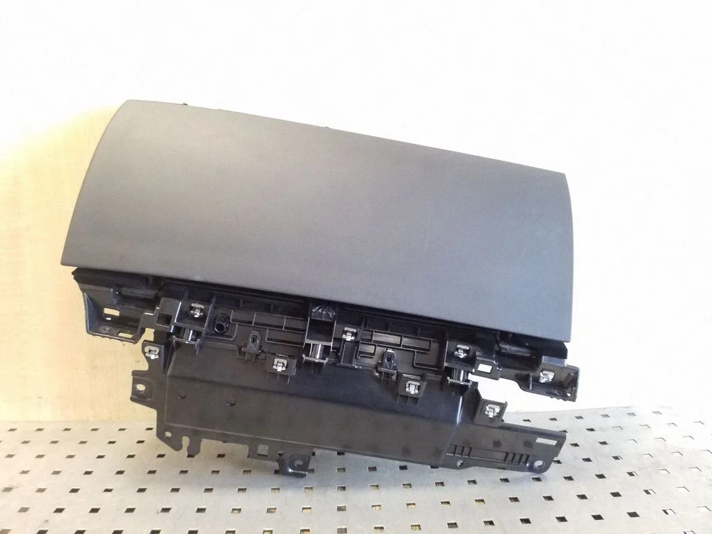 Glove box – Tesla Model Y (2020-)