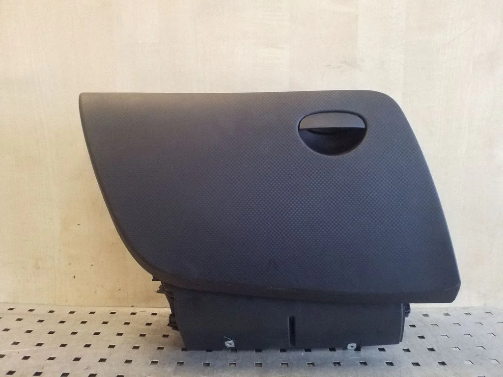 Glove box 5P2857103