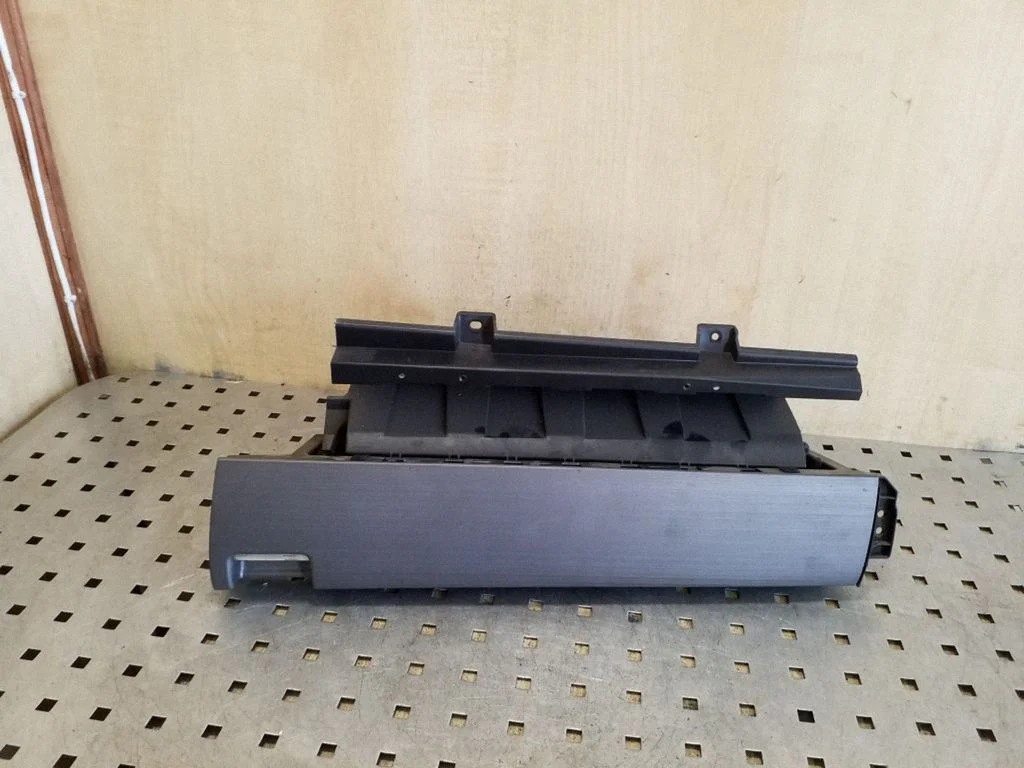 Glove box 77330SWA