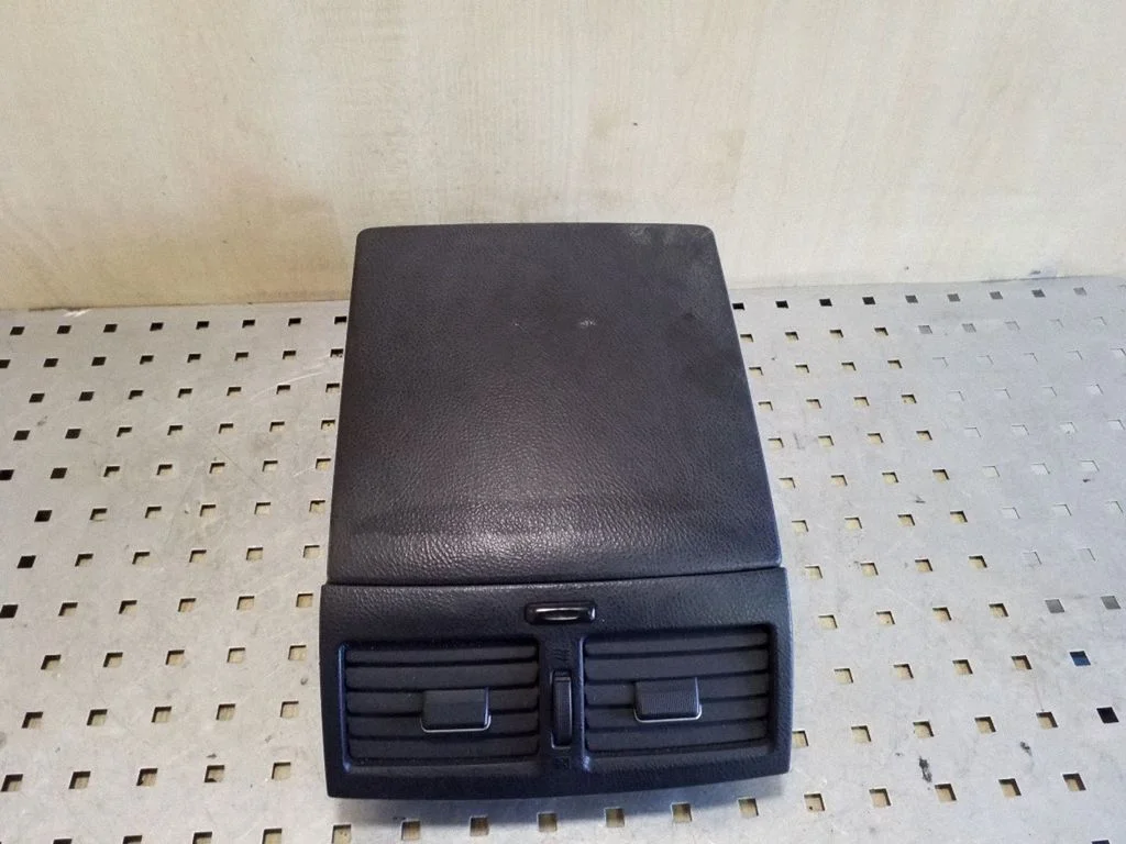 Glove box – Toyota Avensis T250 (2003-2006)