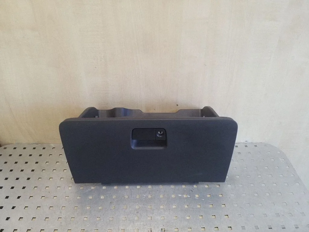 Glove box